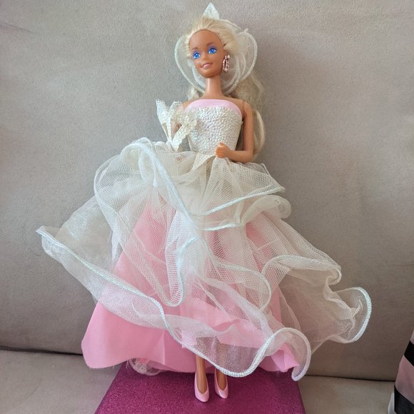 8 Barbie play lot - Picture 5 of 7